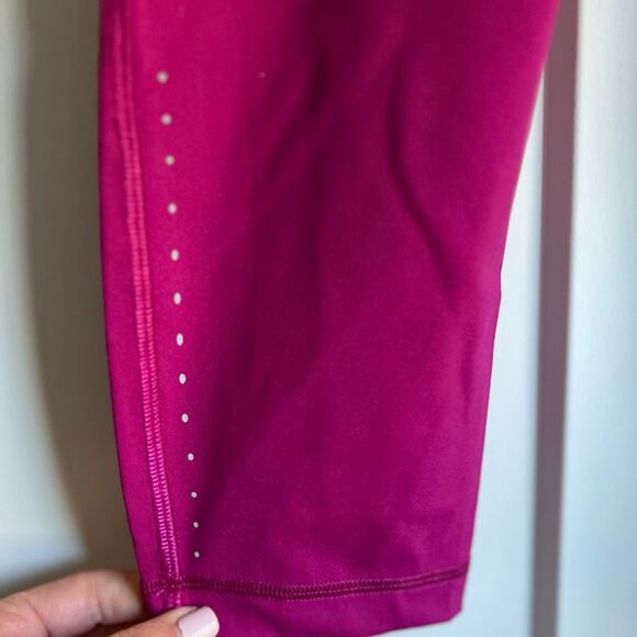 Lululemon Swift Speed HR crop- 23” raspberry color NWT - Picture 4 of 7